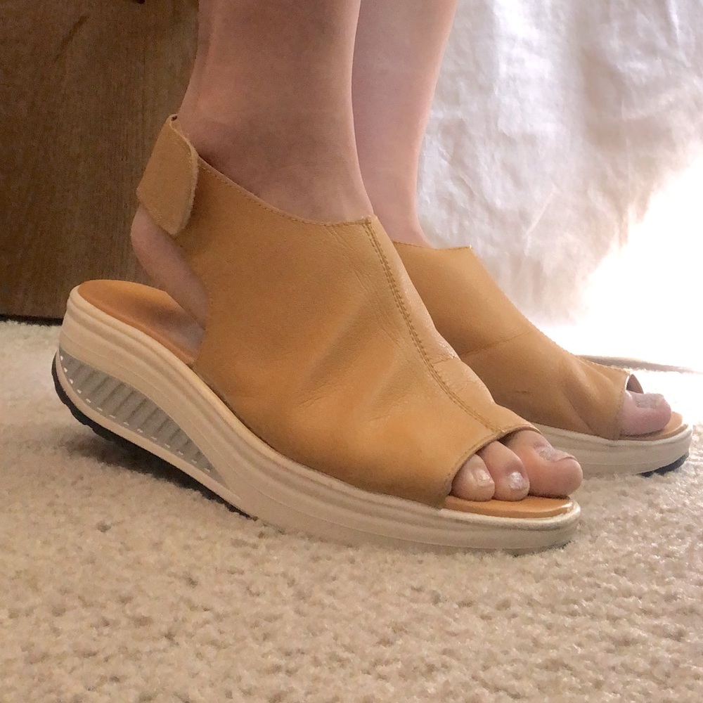 Faux leather mustard yellow Velcro platform slides for women sz 10